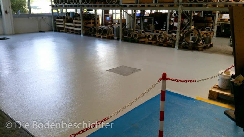 Bodenbeschichtung in einer Maschinenhalle
